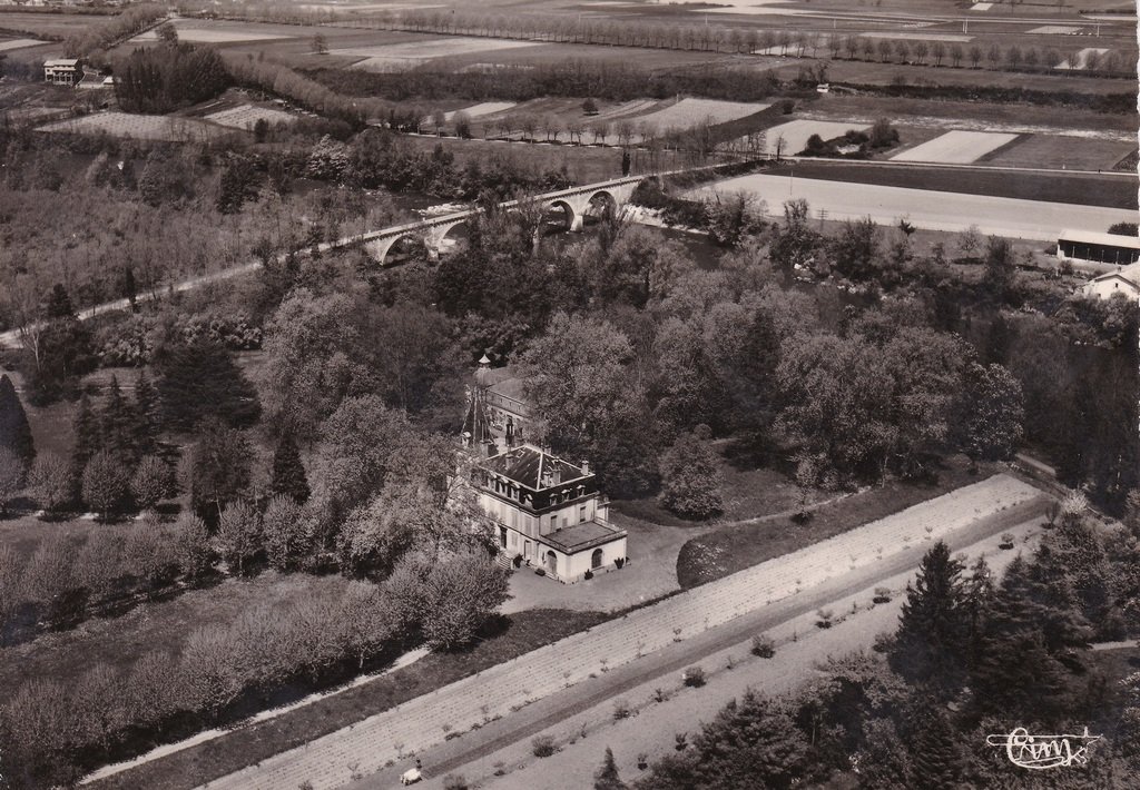 Mauran - Vue aérienne sur le Chateau et la garonne.jpg