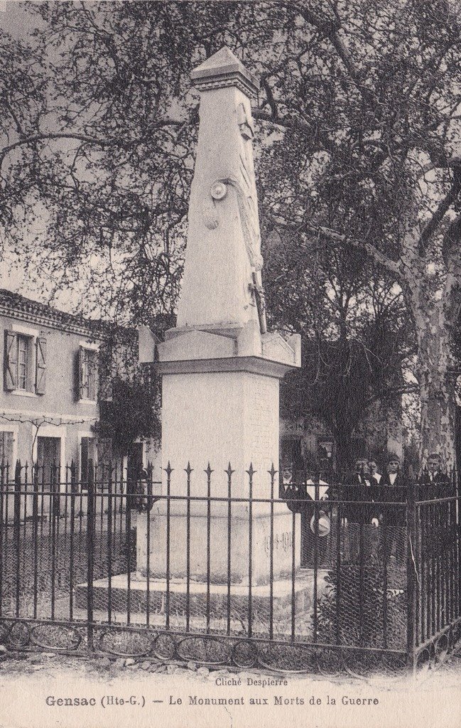 Gensac-sur-Garonne - Le Monument aux Morts de la Guerre.jpg