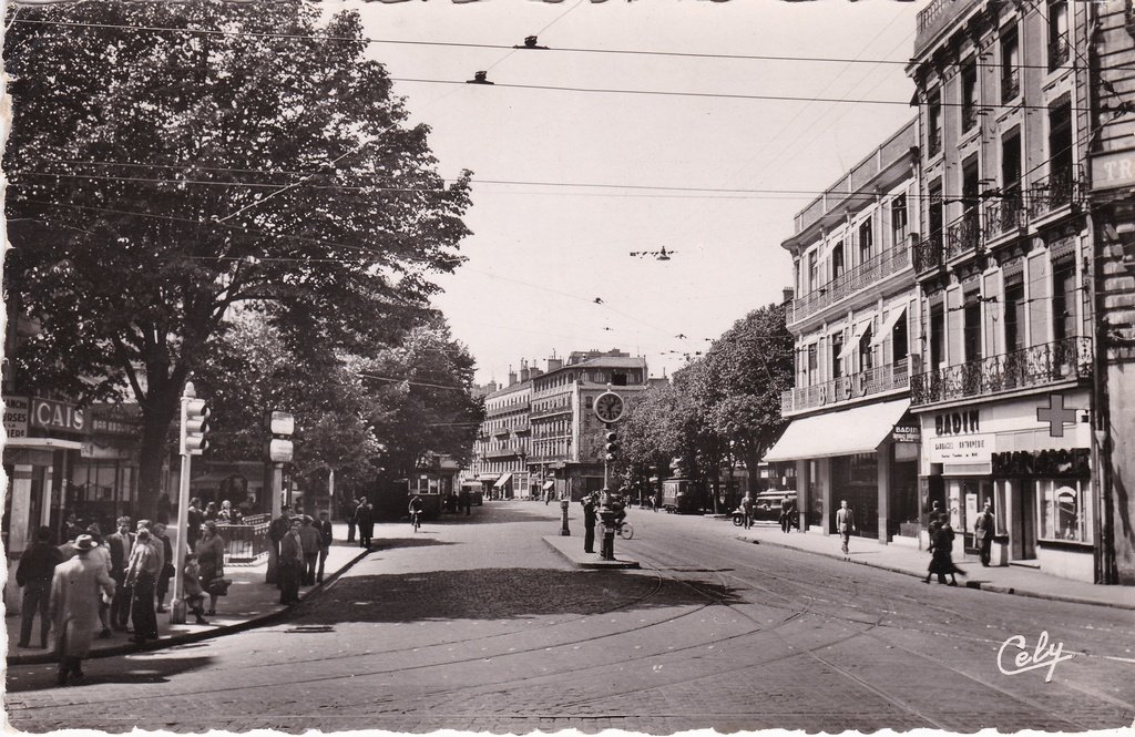 Toulouse - Place Esquirol 9.jpg