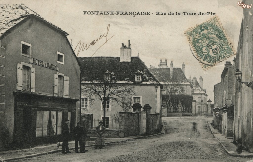 21-Fontaine-Francaise - Rue de la Tour du Pin - Hôtel du Raisin.jpg