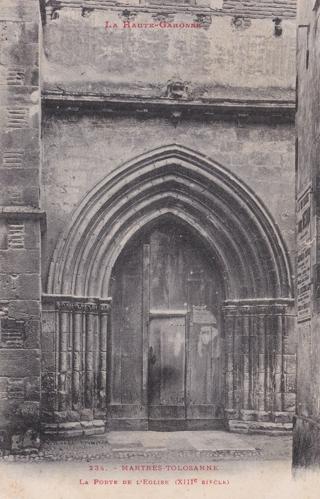 Martres-Tolosane - La Porte de l'Eglise (XIIIe siècle).jpg