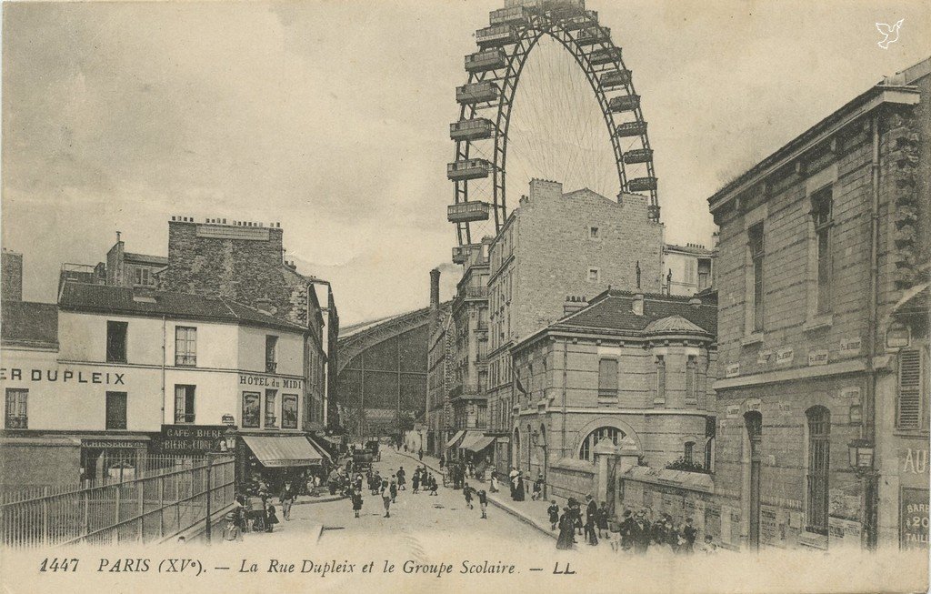 Z - 1447 - La Rue Dupleix et le Grtoupe Scolaire.jpg