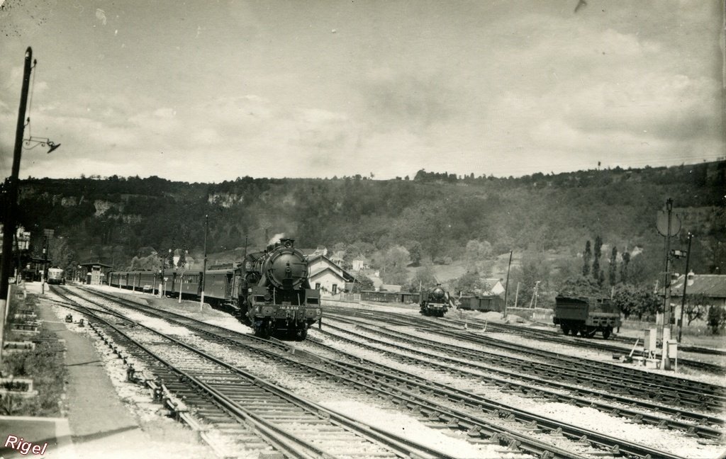 46-Photo-carte - Saint-Denis-près-Martel - Départ d'un train tracté par une 141-B.jpg