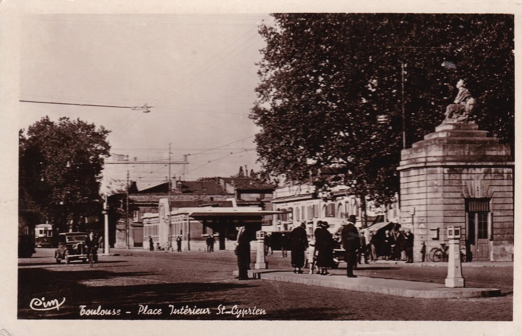 Toulouse - Place Intérieur St-Cyprien.jpg