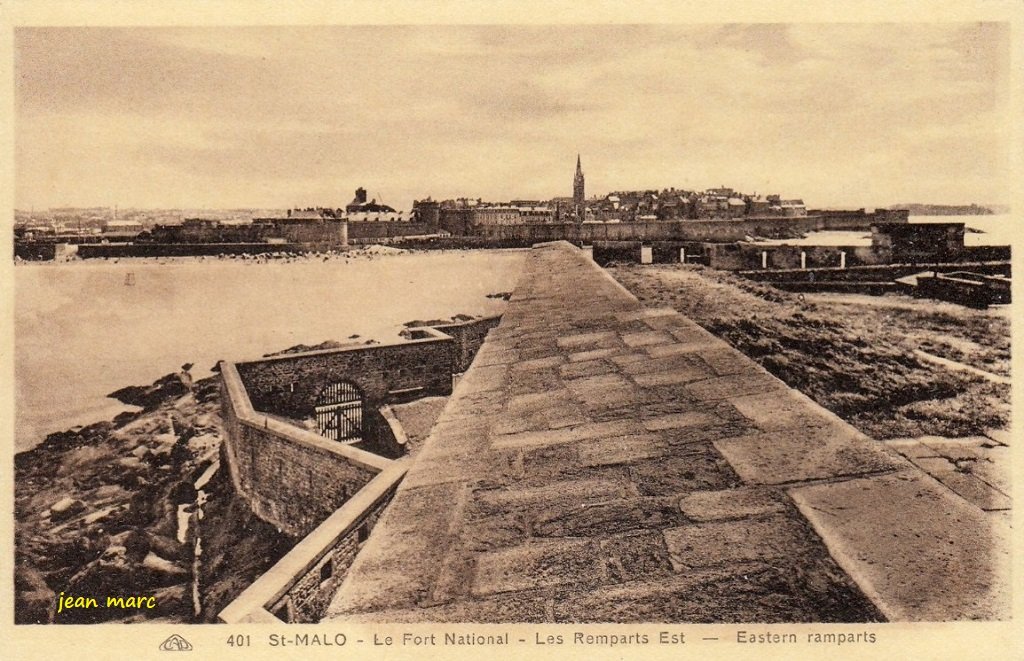 Saint-Malo - Le Fort National - Les Remparts Est.jpg