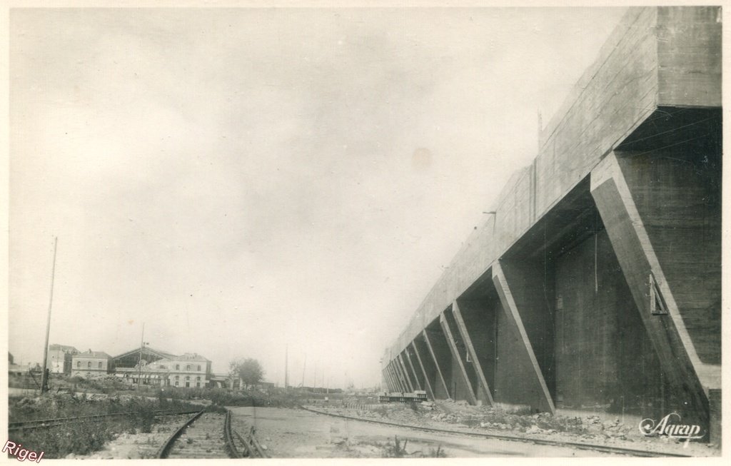 44-St-Nazaire - Vue extérieure de la base sous-marine - 15 AGRAP.jpg