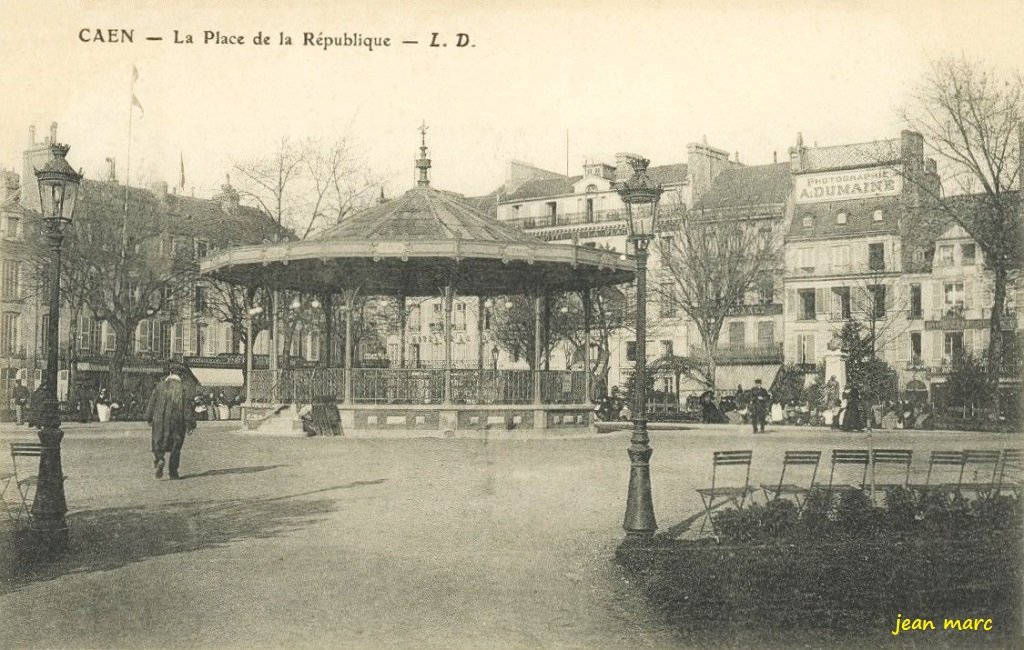 Caen - La Place la République.jpg